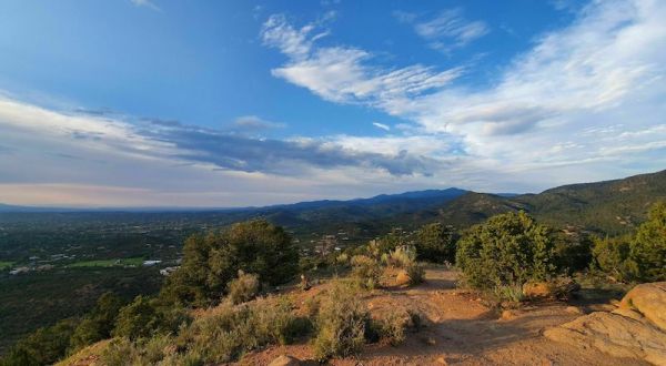 This 1.6-Mile Trail Will Give You The Most Mesmerizing Views of Santa Fe, New Mexico