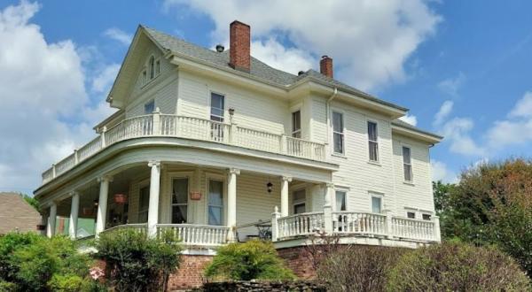 This 130-Year-Old Arkansas Bed & Breakfast Offers A Peaceful Sanctuary To Guests