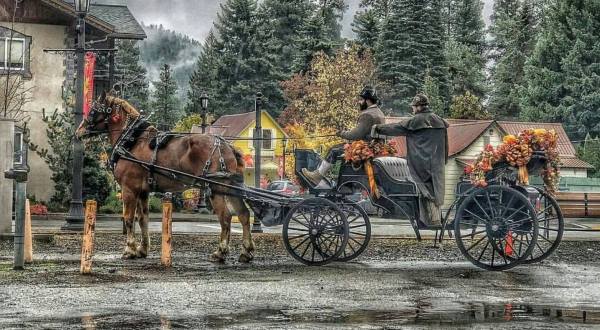 This Quaint Wagon Ride Through Leavenworth, Washington Is A Magnificent Way To Take It All In