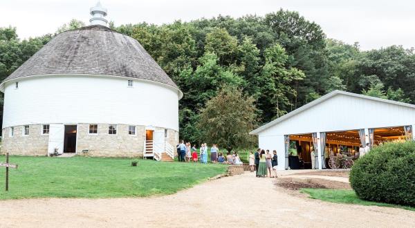 Round Barn Bed & Breakfast In Minnesota Is The Ultimate Countryside Getaway