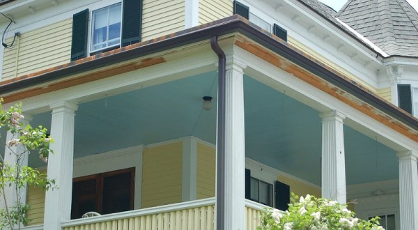Few People Know The Real Reason Porch Ceilings In Kentucky Are Painted Blue