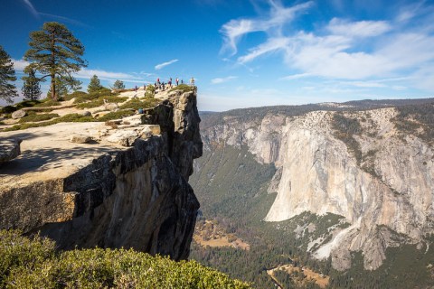 Taft Point And The Fissures Is An Easy Hike In Northern California That Takes You To An Unforgettable View
