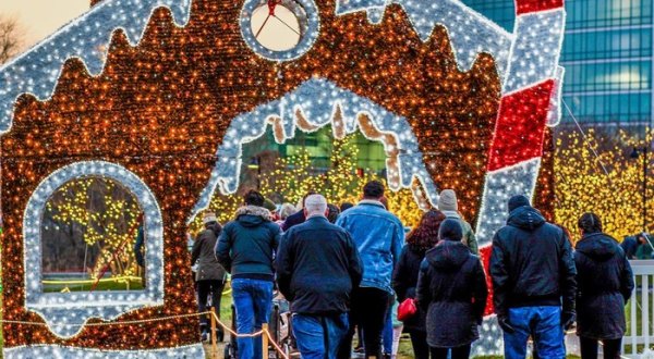 Walk Through An Enchanted World Of Holiday Lights At The First-Ever Stamford Holiday Stroll In Connecticut