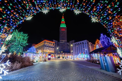 Even The Grinch Would Marvel At The Christmas Glow Light Display At Cleveland's Winterfest