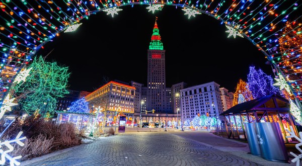Even The Grinch Would Marvel At The Christmas Glow Light Display At Cleveland’s Winterfest
