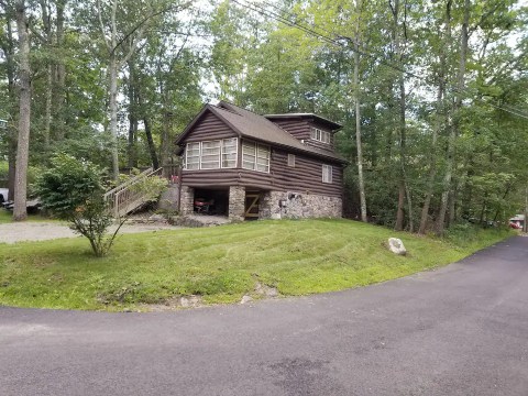 An Overnight Stay At This Secluded Cabin In New Jersey Costs Less Than $200 A Night And Will Take You Back In Time