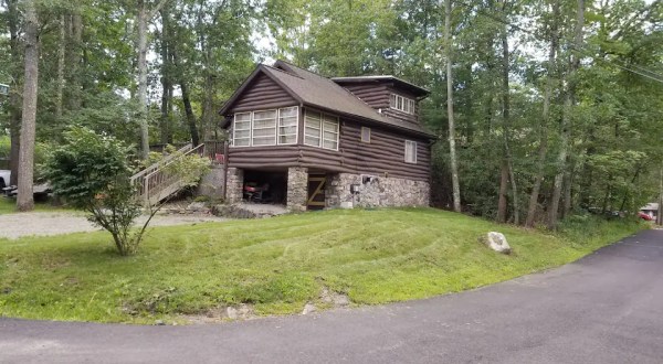 An Overnight Stay At This Secluded Cabin In New Jersey Costs Less Than $200 A Night And Will Take You Back In Time