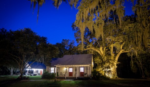 Stay In This Cozy Little Waterfront Cabin Near New Orleans For Less Than $150 Per Night