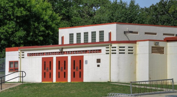 A Trip The Oldest Pool Bath House In Iowa Is Like Stepping Back In Time