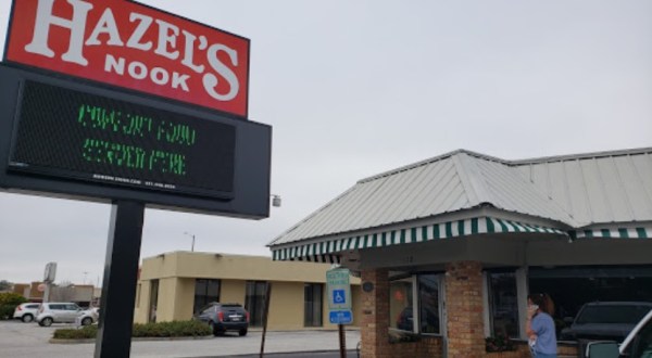 Chow Down At Hazel’s Nook, An All-You-Can-Eat Breakfast Restaurant In Alabama