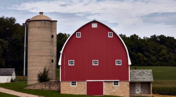 Few People Know The Real Reason Barns In Wisconsin Are Painted Red In Color