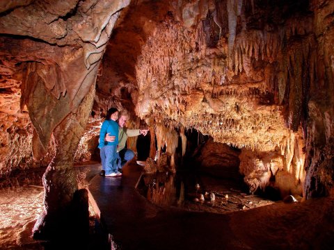 Walk Straight Into A Huge Mound On This Wisconsin Cavern Tour
