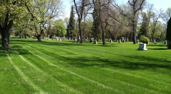 You Won’t Want To Visit The Notorious Riverside Cemetery In North Dakota Alone Or After Dark