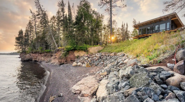 You’ll Have A Front-Row View Of Minnesota’s Lake Superior At This Cozy Cabin