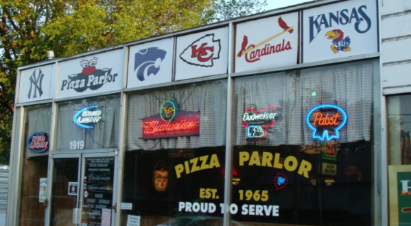 Stop At The Iconic Pizza Parlor In Kansas That’s Been Around For Decades