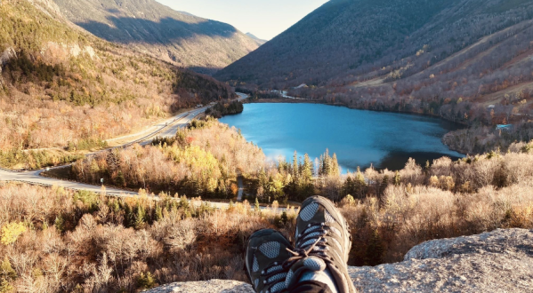 Hunt For Foliage On The Beautiful And Easy Artist’s Bluff Hike In New Hampshire