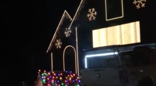 This Neighborhood Drive-By Christmas Lights Display In Kansas Will Make Your Holiday Season Magical