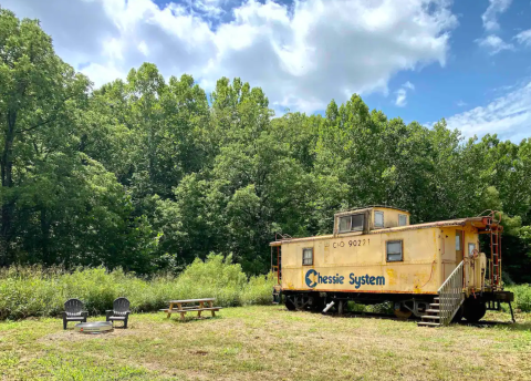 Spend The Night In An Airbnb That's Inside An Actual Train Caboose Right Here In Ohio