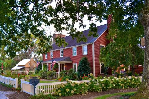 This Gorgeous Tennessee Bed & Breakfast Offers A Countryside Sanctuary To Guests