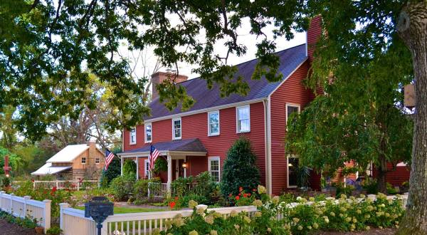 This Gorgeous Tennessee Bed & Breakfast Offers A Countryside Sanctuary To Guests