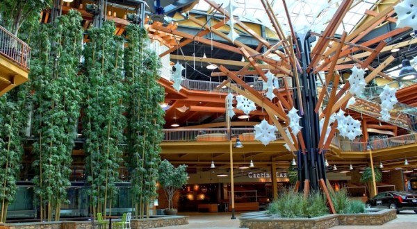 This Shopping Mall In New York Is So Huge It Has Its Own ZIP Code