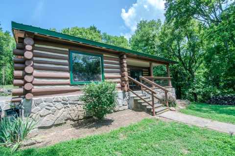 Wake Up In A Log Cabin At This Charming Airbnb In Nashville