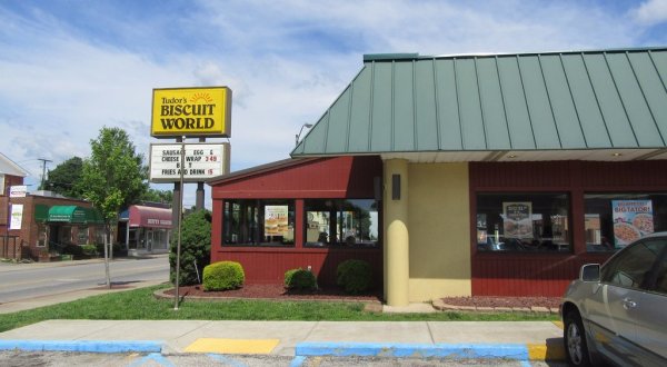 West Virginia-Born Tudor’s Biscuit World Has Quietly Become One Of Appalachia’s Favorite Breakfast Chains