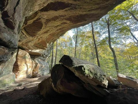 Patoka Lake Main Trail In Indiana Is Full Of Awe-Inspiring Rock Formations