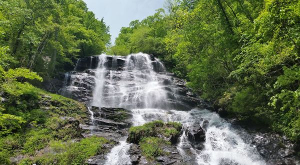 Amicalola Falls Is An Easy Hike In Georgia That Takes You To An Unforgettable View