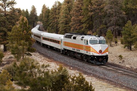 Arizona's Grand Canyon Railway Has A Restaurant And Hotel Right On The Tracks