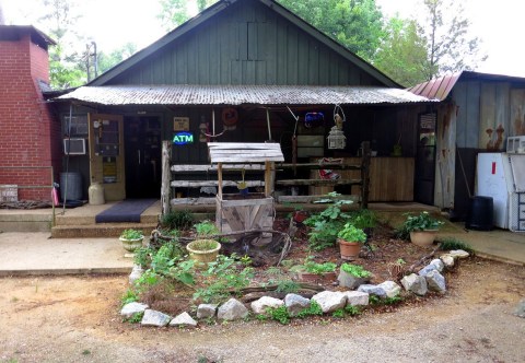 Jake's Fish Camp In Alabama Is Off The Beaten Path But So Worth The Journey
