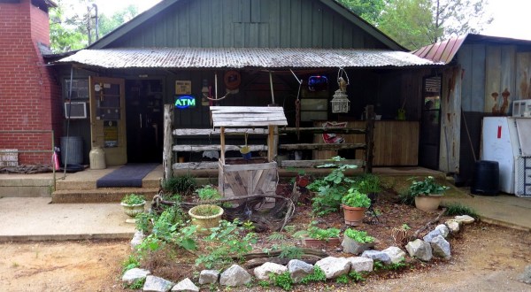 Jake’s Fish Camp In Alabama Is Off The Beaten Path But So Worth The Journey