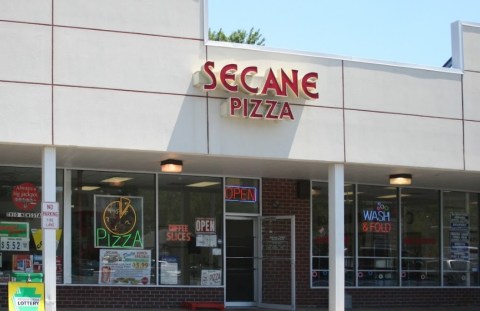 The Pizza From Secane Pizza In Pennsylvania Is So Good That The Recipe Hasn’t Changed Since 1966