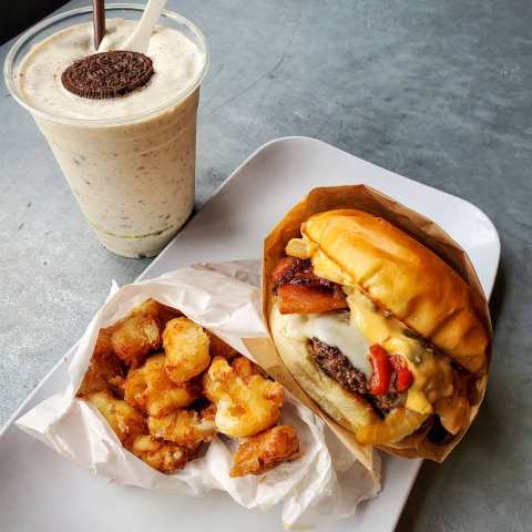 Uneeda Burger Is A Mouthwatering Washington Restaurant With 8 Different Kinds Of Burgers