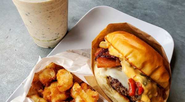 Uneeda Burger Is A Mouthwatering Washington Restaurant With 8 Different Kinds Of Burgers