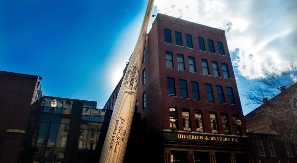 The World’s Largest Baseball Bat Is In Louisville And It’s One Of The Best Roadside Attractions In Kentucky