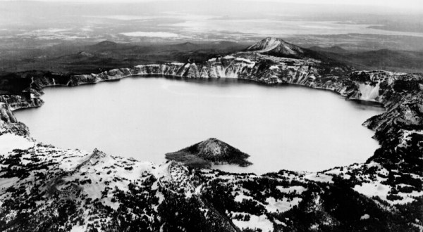 These Before And After Pics Of Crater Lake National Park In Oregon Show Just How Much It Has Changed