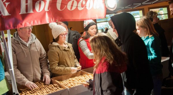 ChristKindlMarkt Is An Old-World Holiday Market In Michigan That Will Take You Back In Time