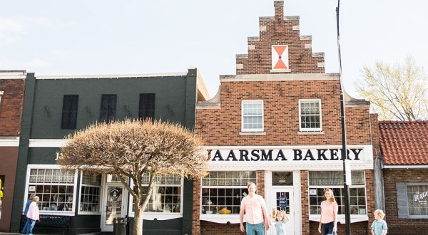 The Iowa Bakery With Dutch Roots That Date Back To The 1800s