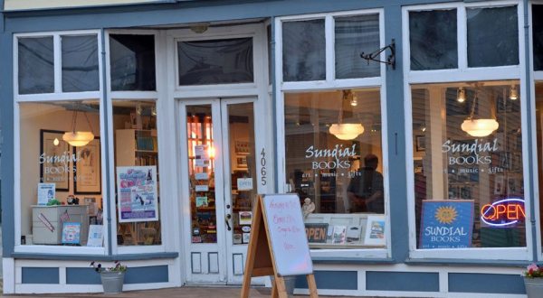 This 2-Story Bookstore In Virginia, Sundial Books, Is Like Something From A Dream