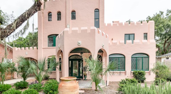 You Can Rent An Entire Castle In Florida, Pillars Castle, For Less Than $700 A Night