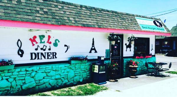 You’ll Absolutely Love This ’50s-Themed Diner In Arkansas
