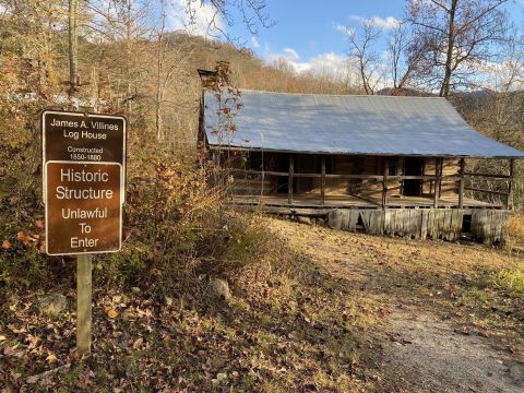 The Little-Known Abandoned Homestead In Arkansas You Can Only Reach By Hiking This 1/2-Mile Trail