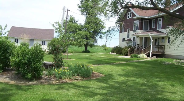 This Over 100-Year-Old Iowa Bed & Breakfast Offers A Historic Home To Guests