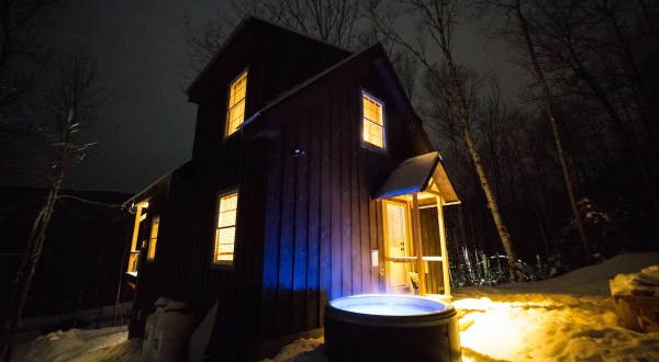 Watch Snow Fall From Your Cozy Hot Tub In New Hampshire’s Scenic White Mountains