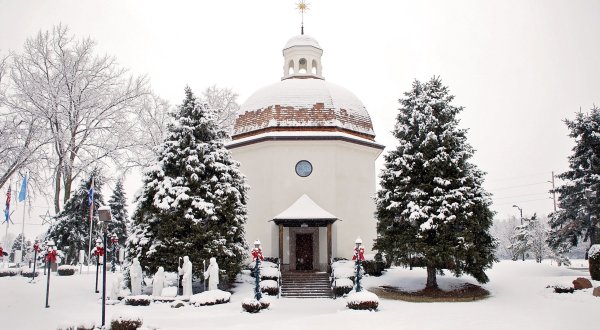 The 7 Coziest Towns In Michigan To Snuggle Up In This Season