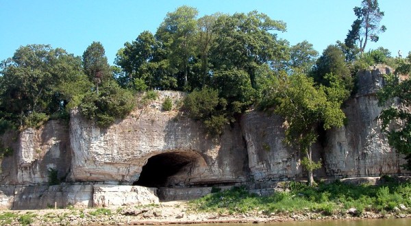 This Secluded Cave In Illinois Is So Worthy Of An Adventure