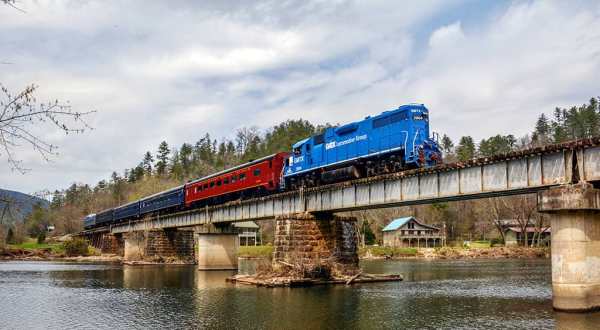 Climb Aboard A Gorgeous 1920s-Era Train And Take A Ride Back Through History In Tennessee