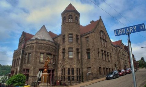 There's A Castle In Pittsburgh That's Also A Library And It's A Bookworm's Happy Place