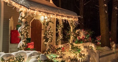There Is An Entire Christmas Village In New Hampshire And It's Absolutely Delightful